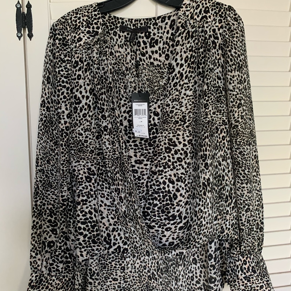⭐️2/$25⭐️Puff sleeve Leopard-like blouse High/Low medium - Picture 7 of 9